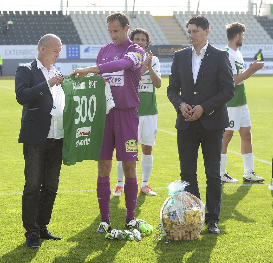 Loučení. Brankář Michal Špit ukončil kariéru, ta se zastavila na čísle 300 odchytaných zápasů.