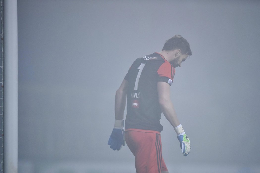 Brankář Jihlavy Jan Hanuš nebyl z mlhy vůbec nadšený