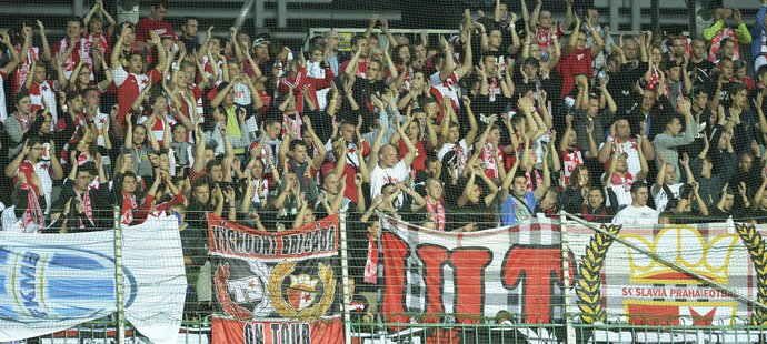 Fanoušci Slavie byli při utkání Synot ligy v Mladé Boleslavi na začátku spokojeni.