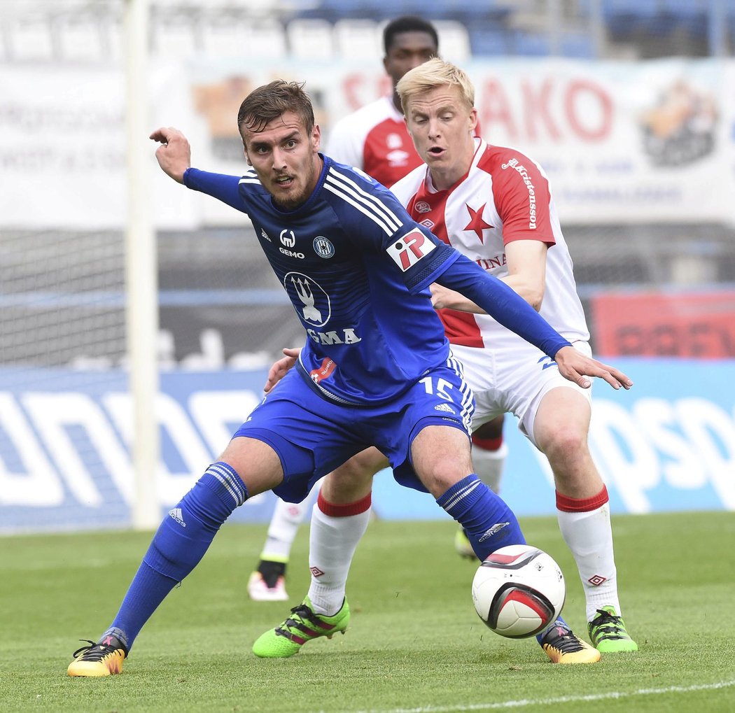 Tomáš Chorý z Olomouce (vlevo) bojuje o místo s Michalem Frydrychem ze Slavie