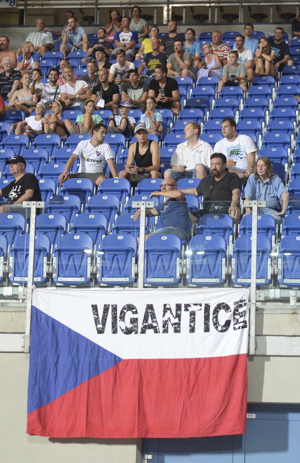 Fanoušci Baníku dali ve Vítkovicích najevo, že na Milana Baroše nezapomněli, dobře vědí, že útočník má stále Baník Ostrava ve svém srdci a z klubu nechtěl odejít.