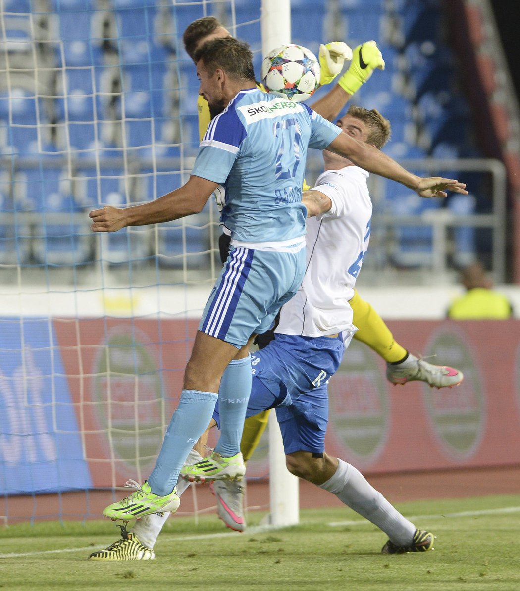 Útočník Milan Baroš nastoupil v mladoboleslavském dresu do zápasu proti Baníku Ostrava ve druhém poločase. Zápas skončil nerozhodně 2:2.