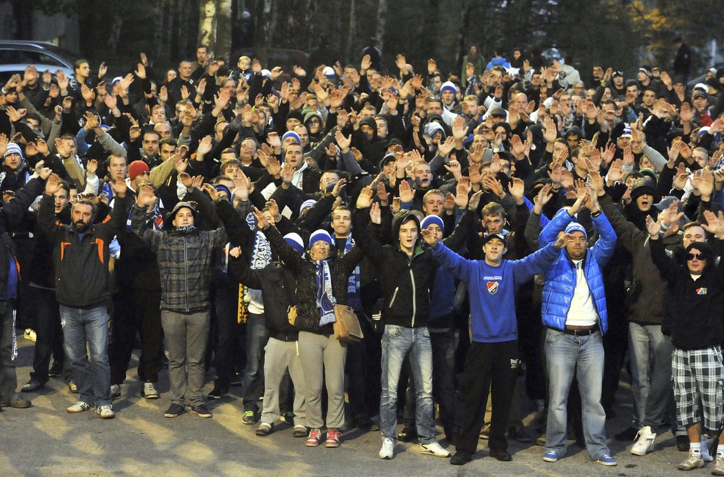 Fanoušci Baníku Ostrava protestovali před zápasem s Hradcem Králové proti počínání vedení ostravského klubu, které se rozloučilo s Václavem Svěrkošem.