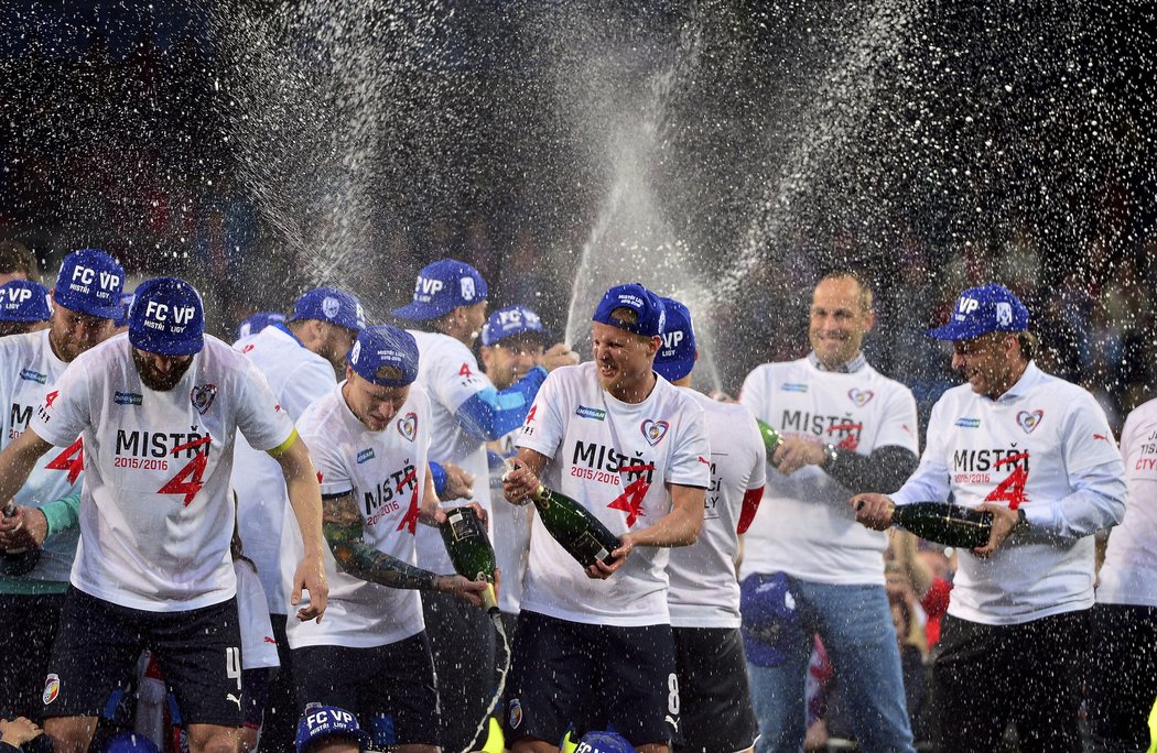 Šampaňské poteče proudem v Plzni nejspíš celou noc. Fotbalisté Viktorie totiž definitivně vyhráli Synot ligu.