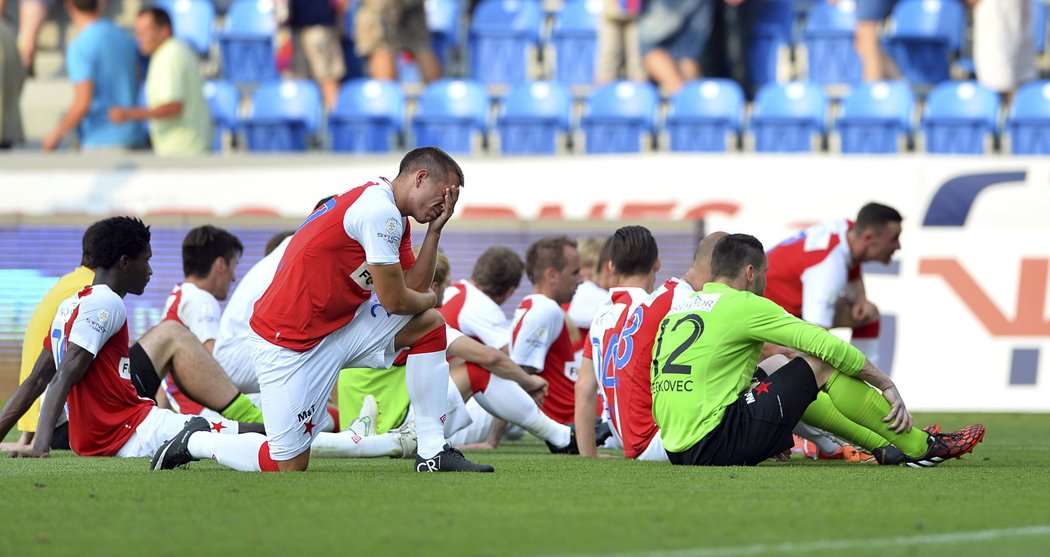 Smutná děkovačka fotbalistů Slavie po prohře v Plzni na úvod sezony