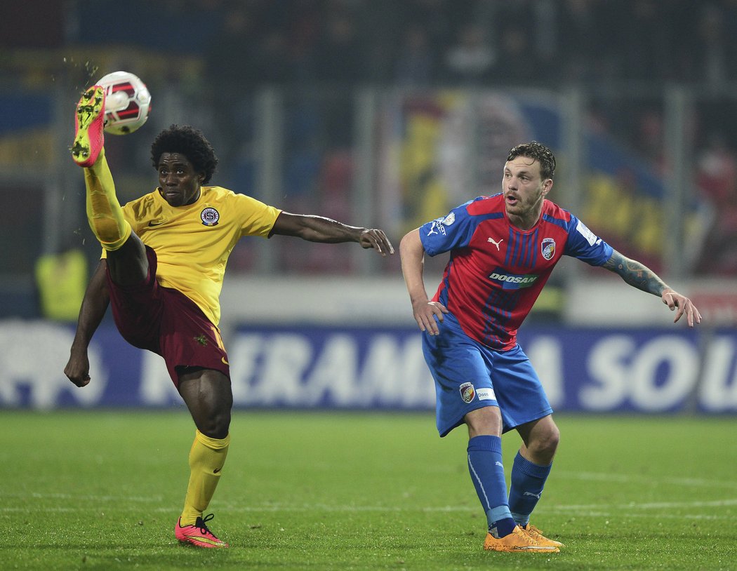 Timéko Konaté zůstal výkonem v Plzni za očekáváním. Sparta šlágr na půdě Viktorie prohrála 0:2.