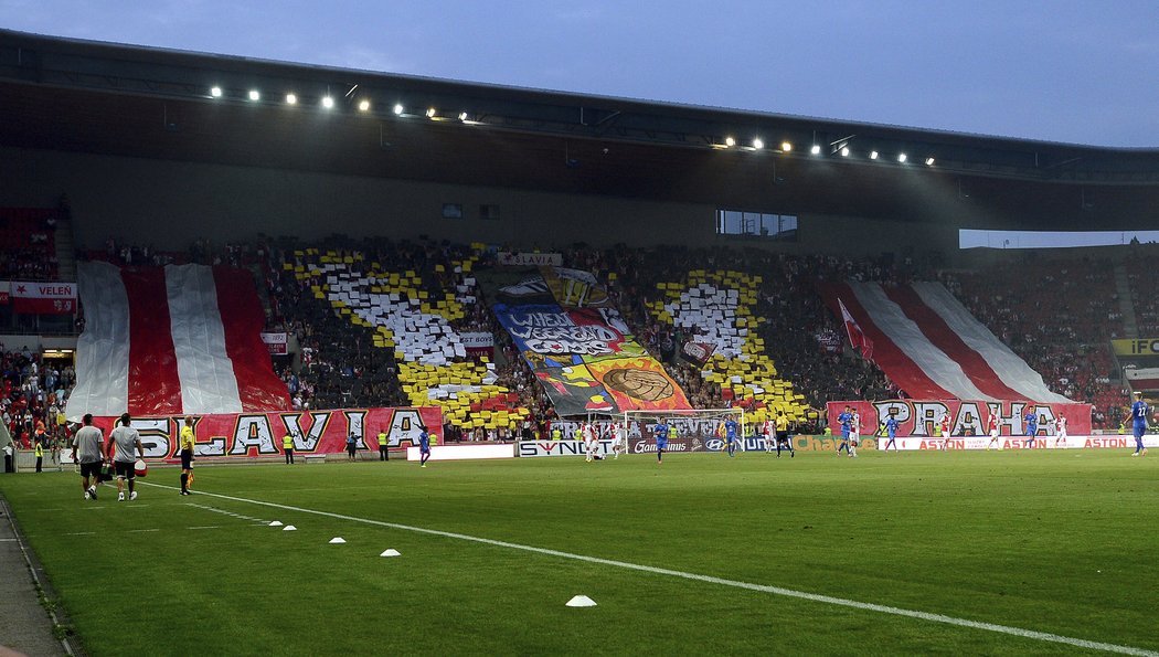 Fanoušci Slavie si na první domácí zápas letošní sezony připravili velké choreo