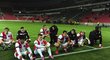 Fotbalisté Slavie přišli po derby s Bohemians poděkovat fanouškům, veselo ale po remíze 1:1 v táboře červenobílých nebyla.