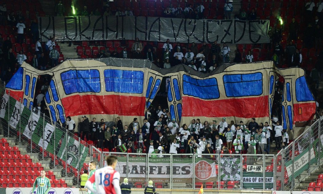 Fanoušci Bohemians 1905 si připravili na derby se Slavií vtipné choreo.