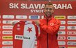 Josef Hušbauer pózuje po svém přestupu ze Sparty s dresem Slavie