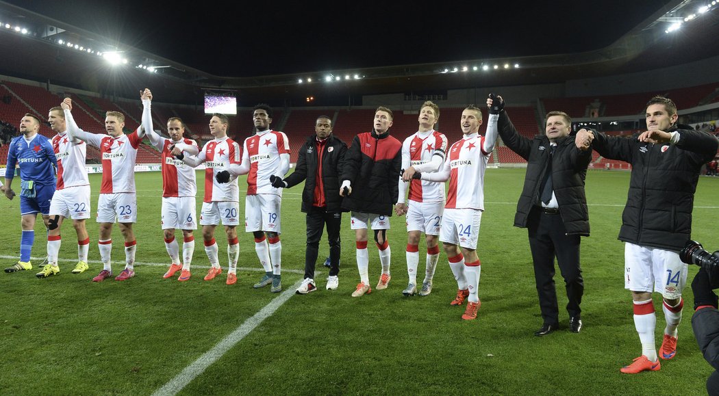 Vítězná děkovačka fotbalistů Slavie