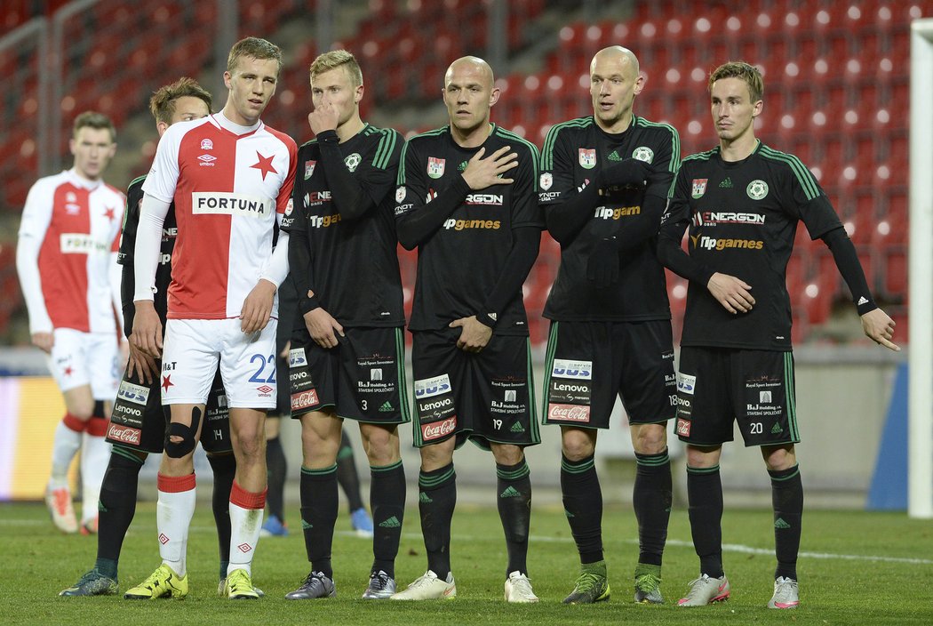 Fotbalisté Slavie vyhráli v Synot lize doma nad Příbramí 2:1.