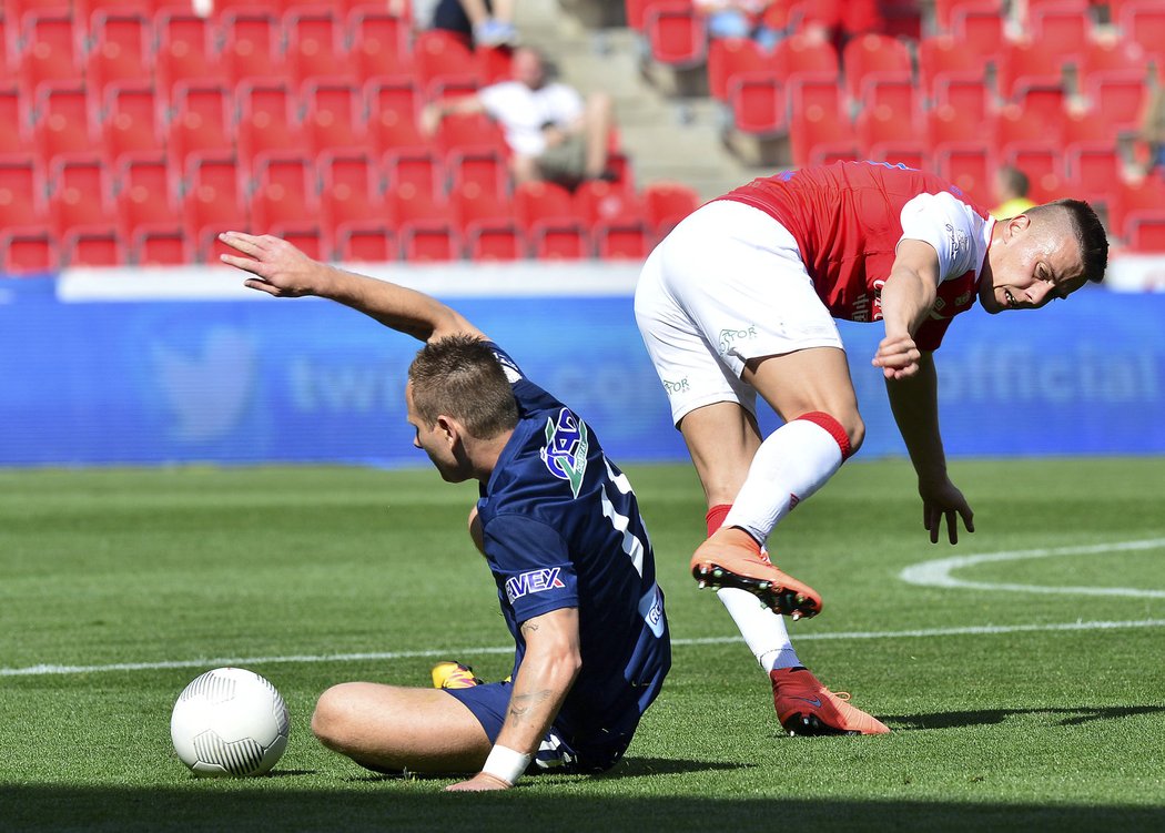 Jaroslav Michalík v souboji s Jiřím Valentou