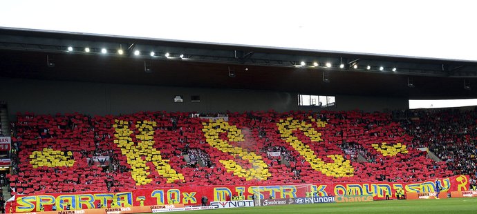 Fanoušci Slavie si při derby snažili zesměšnit svého rivala Spartu