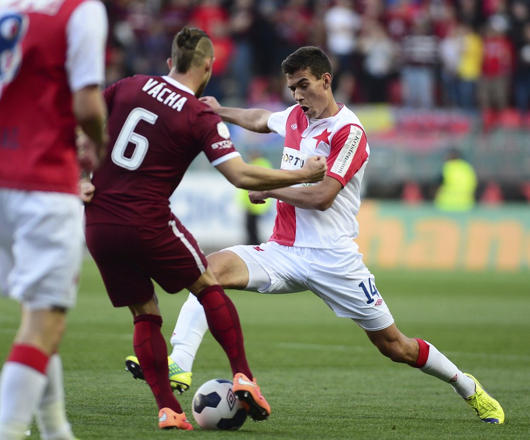 Sparťanský záložník Lukáš Vácha v derby se Slavií. V Edenu vyhráli Letenští 2:0.