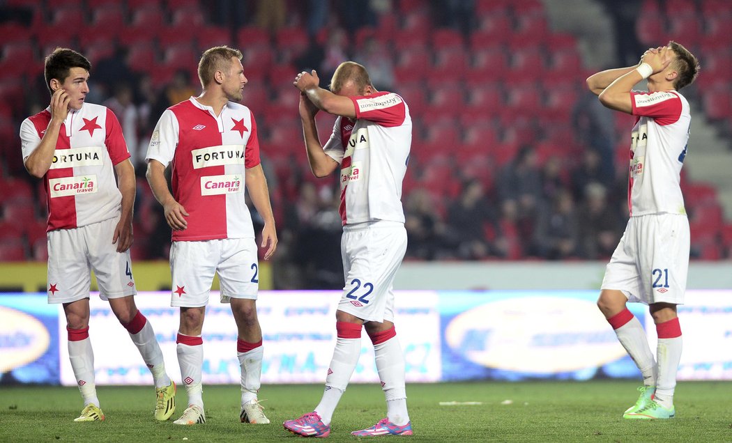 Fotbalisté Slavie derby se Spartou odmakali, na výsledku to ale nebylo znát, prohráli 0:2