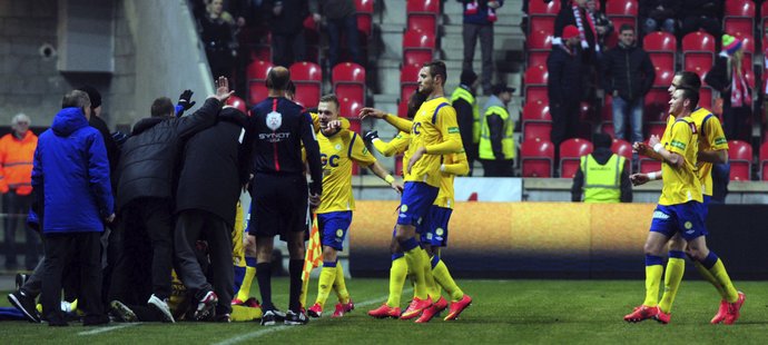 Fotbalisté Teplic dvakrát na Slavii vedli, ale nakonec uhráli jen bod za remízu 2:2.