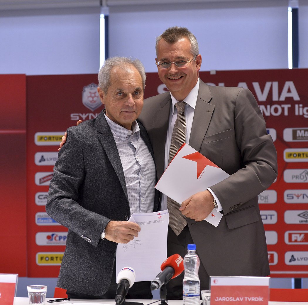 Jiří Šimáně s Jaroslavem Tvrdíkem na tiskové konferenci Slavie