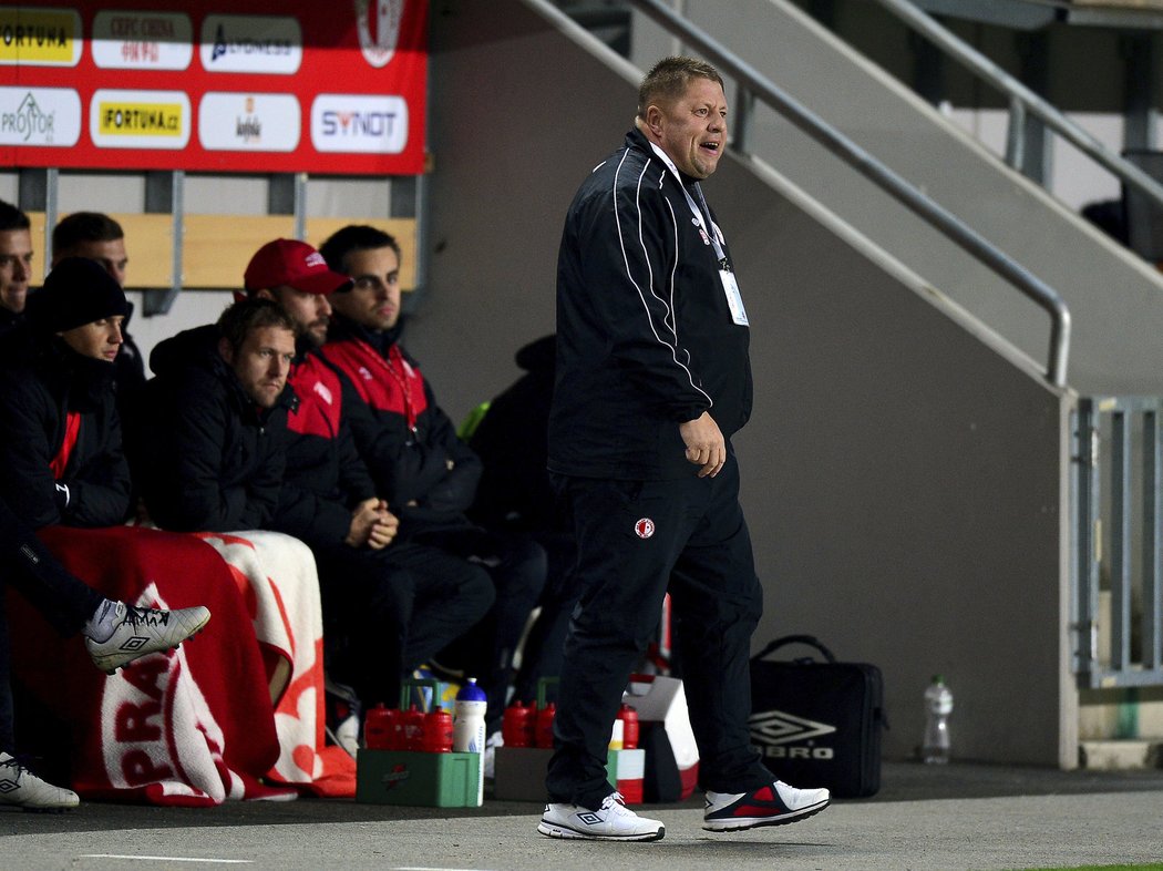 Fotbalisty Slavie vedl v duelu se Zlínem z lavičky trenér Petr Čuhel, jindy asistent kouče Dušana Uhrina.