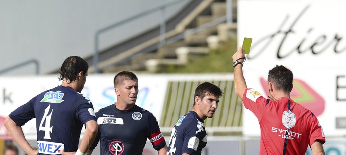 Michal Trávník obdržel za svůj penaltový zákrok žlutou kartu