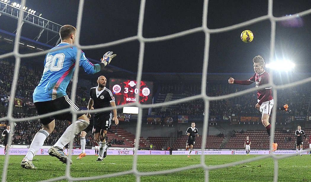 Bořek Dočkal zvyšuje hlavou na konečných 4:0