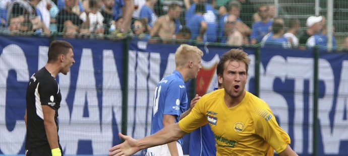 Tomáš Poznar ze Zlína se raduje z prvního gólu v síti Baníku Ostrava v utkání 4. kola Synot ligy.