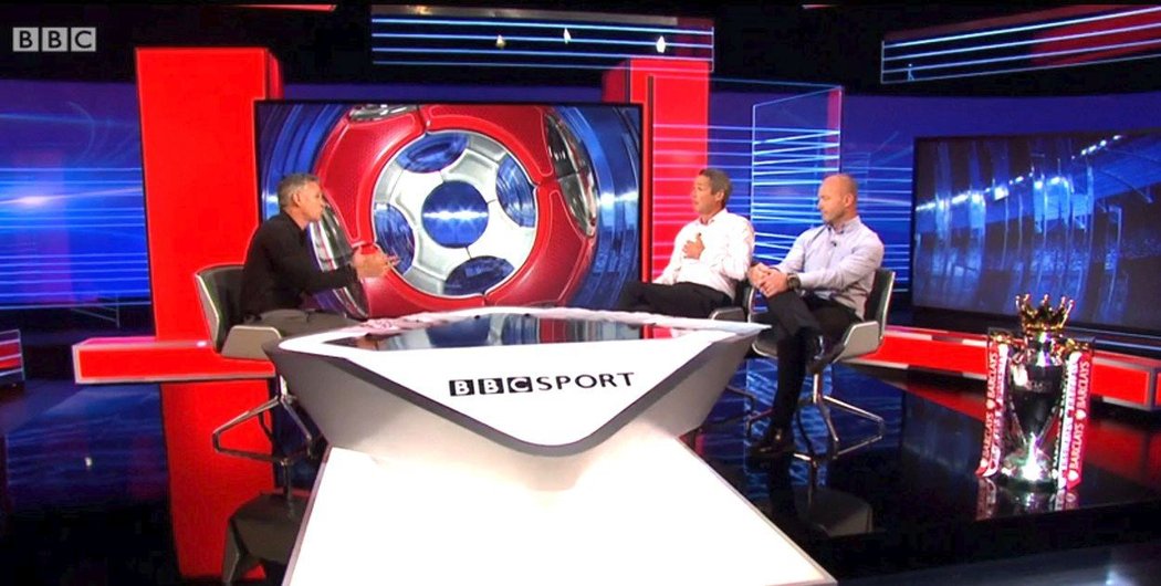 Zleva Gary Lineker, Alan Hansen a Alan Shearer v pořadu BBC Match of the Day