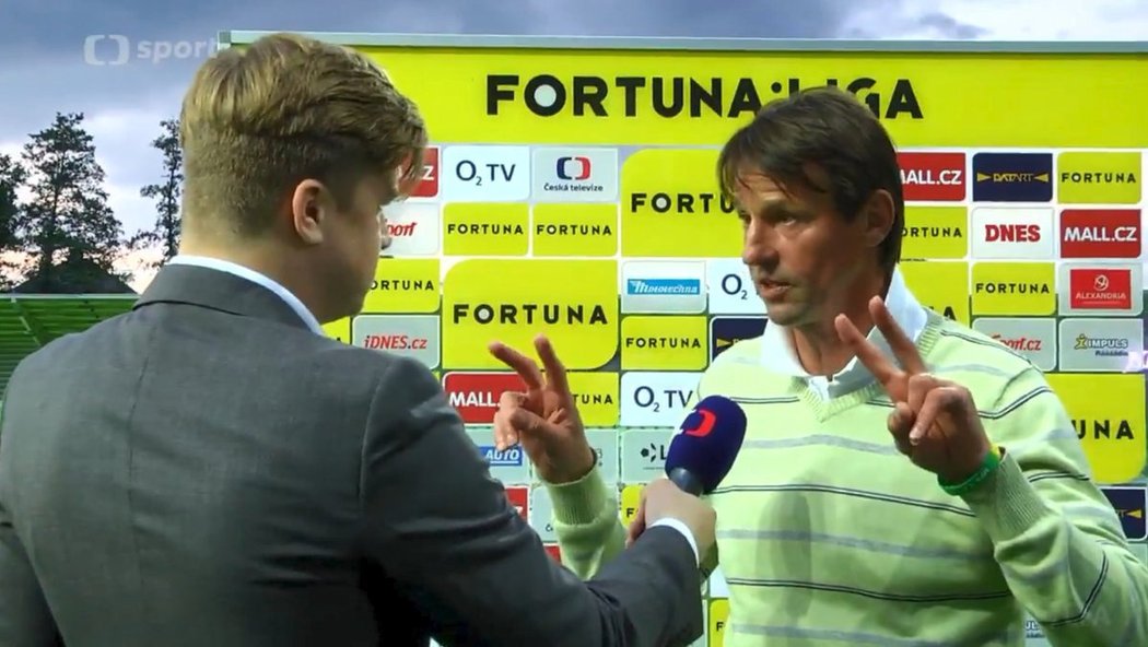 František Straka po prvním zápase baráže nevěděl, že Karviná vyhrála... To bylo 2:2, přesvědčoval reportéra ČT sport.