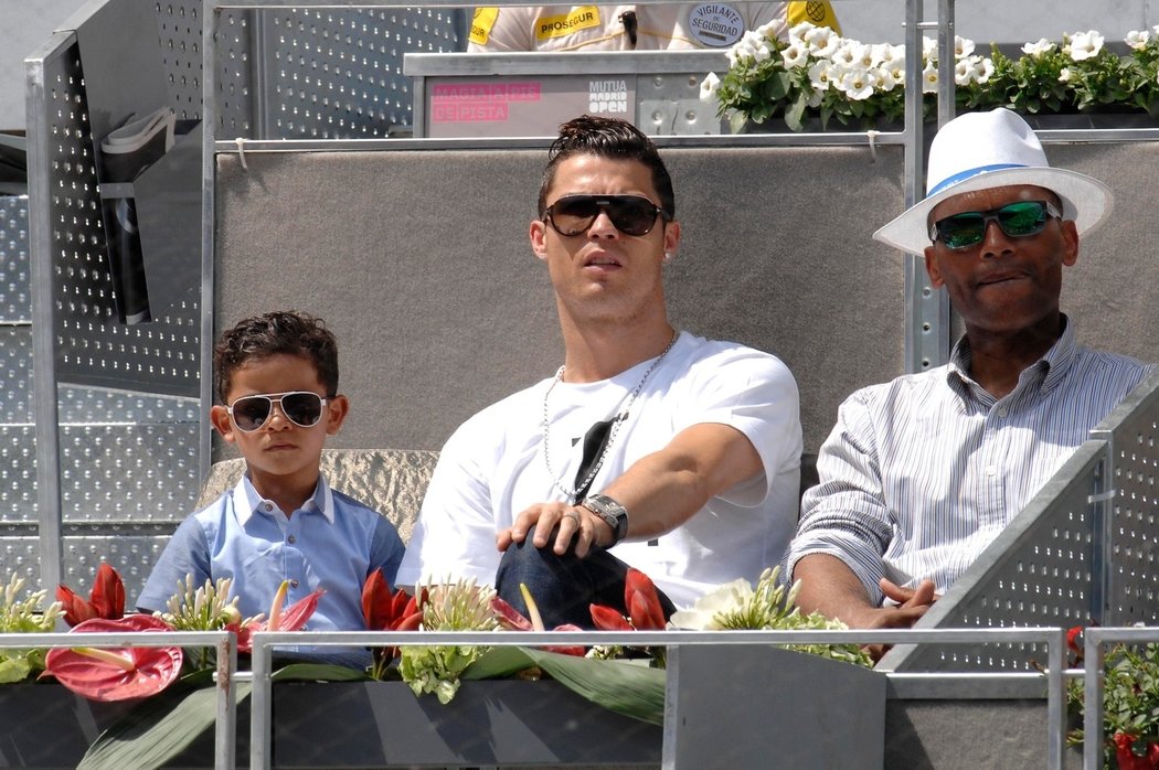 Ronaldo se ukázal se svým synem, Cristianem juniorem. Svého potomkla vzal v Madridu na tenisový zápas Rafaela Nadala s Finem Nieminenem