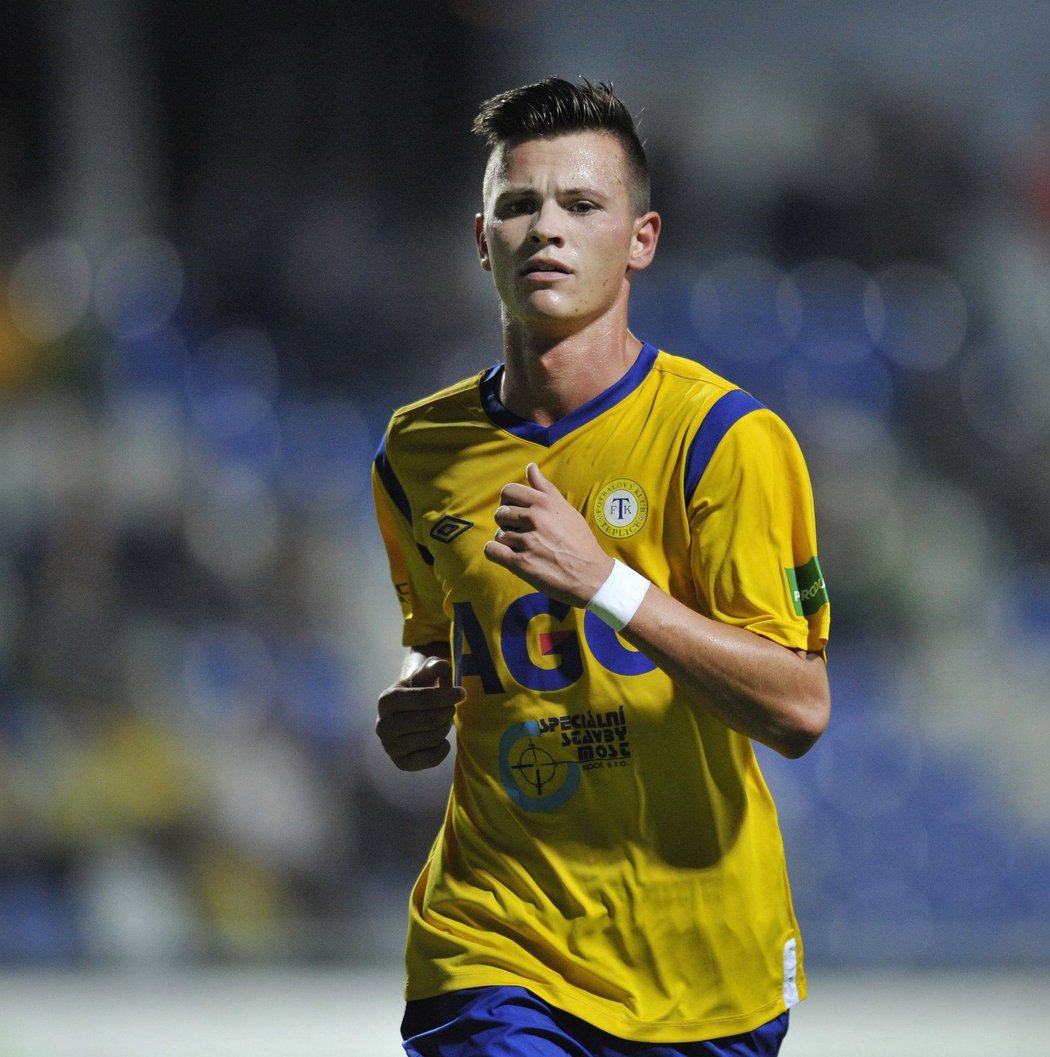 Fotbalisté Teplic přišli o neporazitelnost v této sezoně první ligy. V předehrávce 8. kola prohráli v Mladé Boleslavi 0:3, když zápas dohrávali bez dvou vyloučených Lüftnera a Hoška. Premiérovým hattrickem v nejvyšší soutěži zařídil domácím výhru útočník Tomáš Wágner.