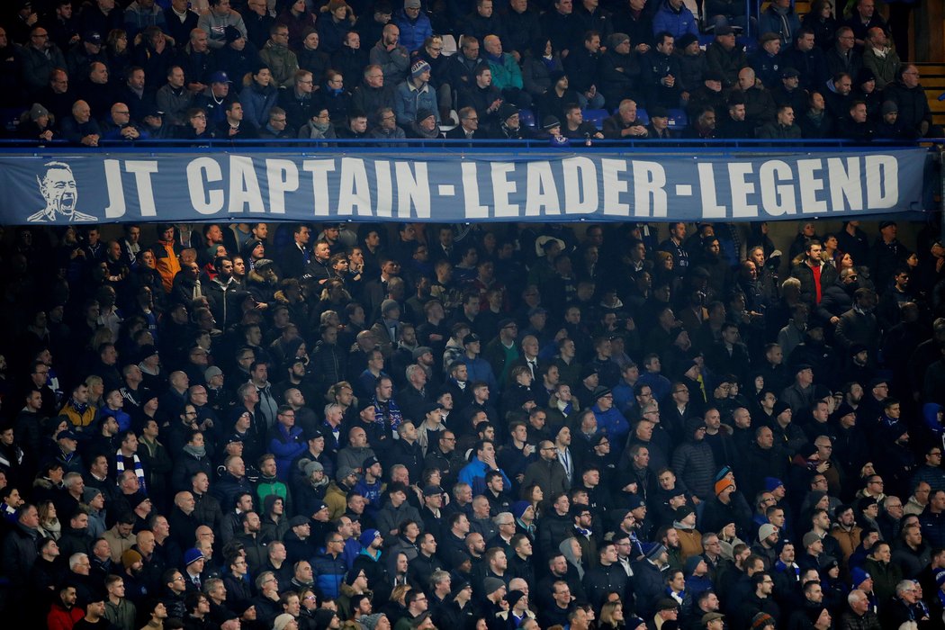 Kapitán, lídr, legenda. Těmito slovy fanoušci Chelsea přivítali Johna Terryho