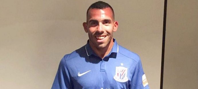 Argentinský útočník Carlos Tévez se po přestupu do Číny stal nejlépe placeným fotbalistou světa