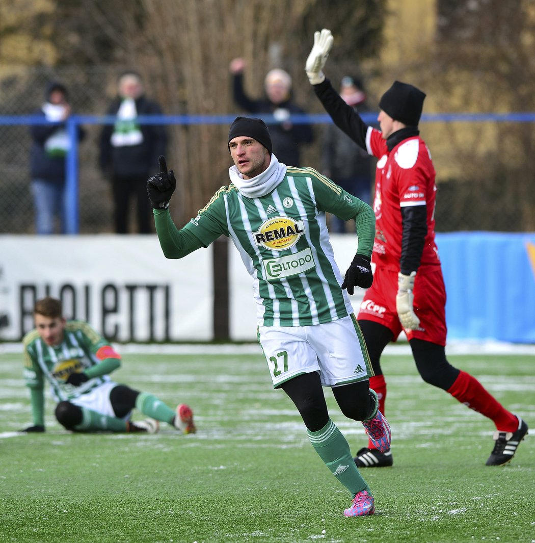 Jevgenij Kabajev slaví první gól za Bohemians