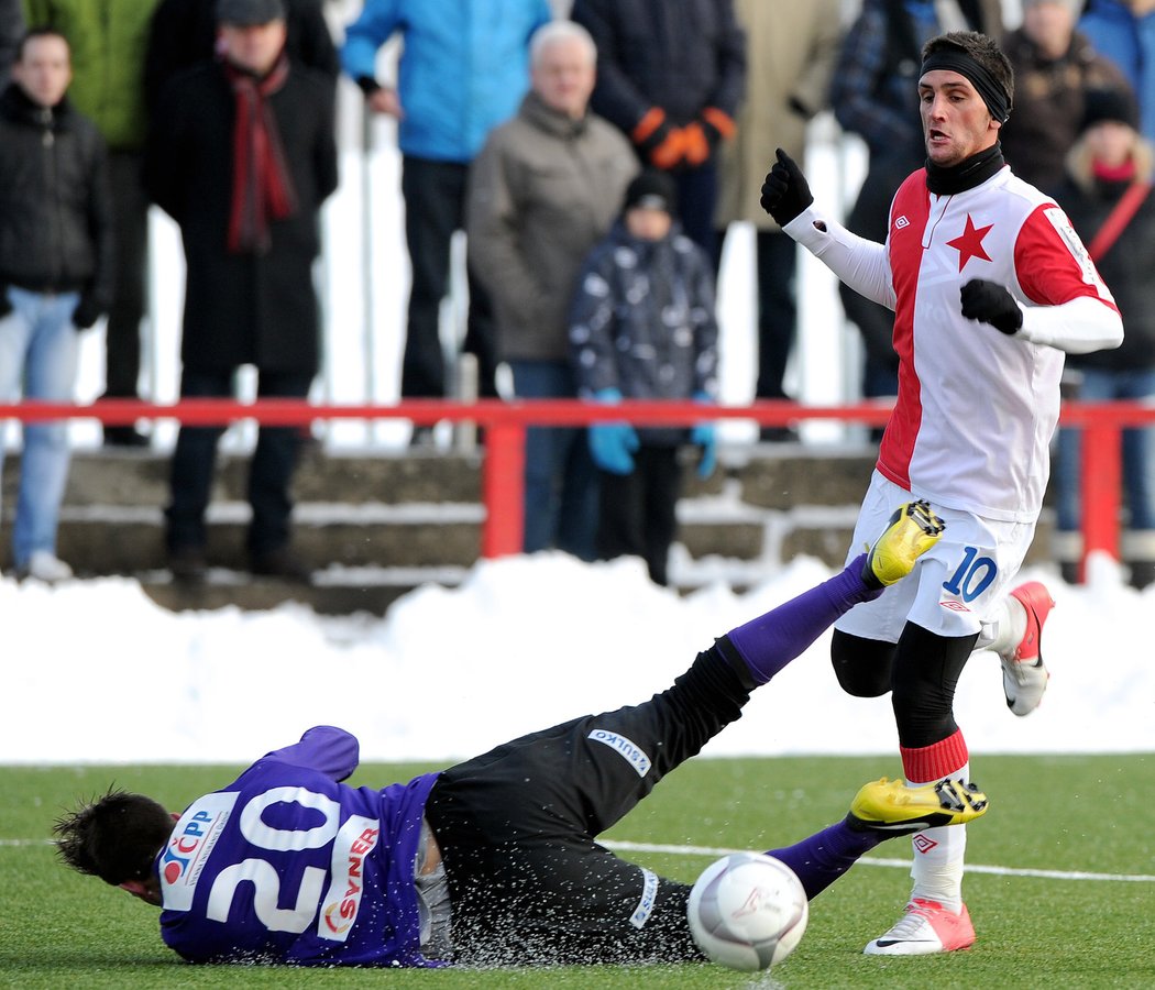 Jablonecký gólman Vilém Fendrich sice tentokrát zasáhl a útočník Slavie Martin Fenin gól nedal, jinak ale v duelu Tipsport ligy uspěla Slavia. Vyhrála 4:0.