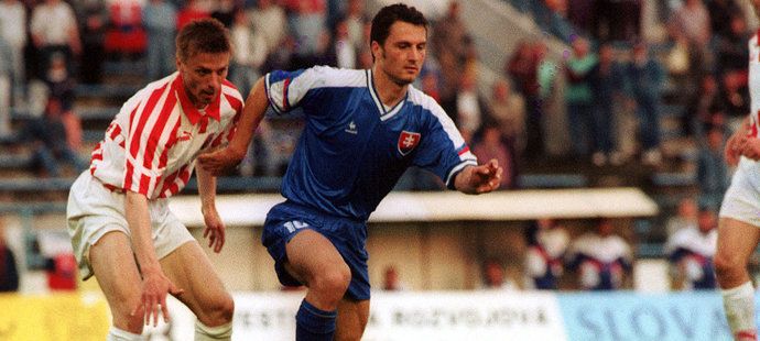 1995. Tomáš Řepka nastoupil i za Československo, tenhle snímek už je ale z federálního derby po rozdělení.