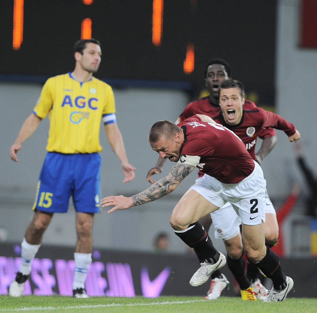 2010. Řepka, Kadlec, Bony. Všichni tři tak odlišní, přesto velké tváře v rudém dresu.