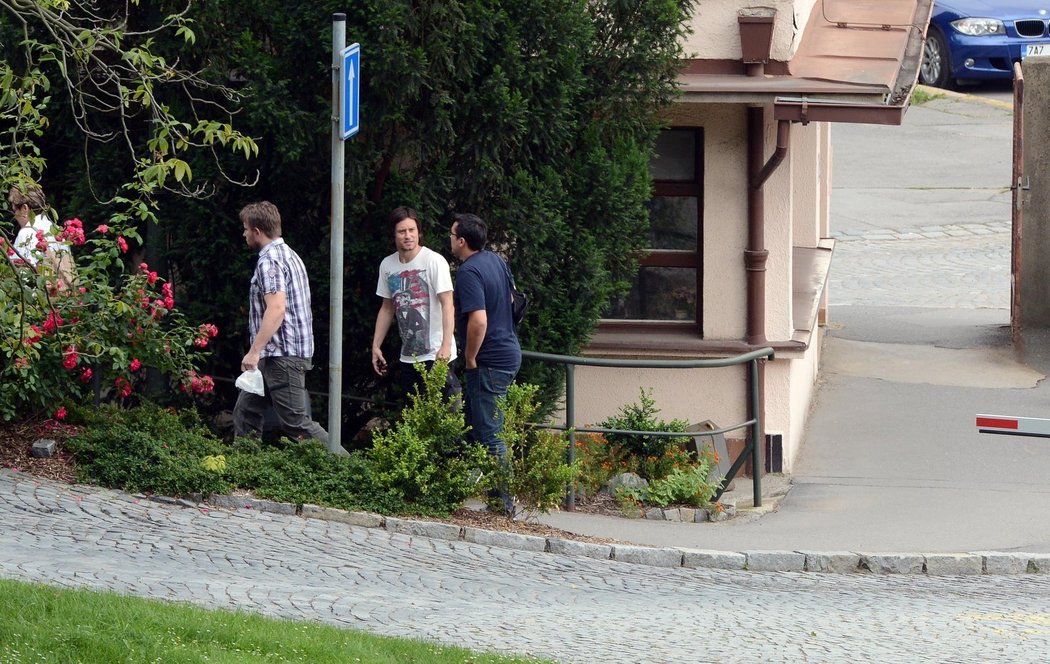 Tomáš Rosický vyrazil na návštěvu prvorozeného syna i s přáteli