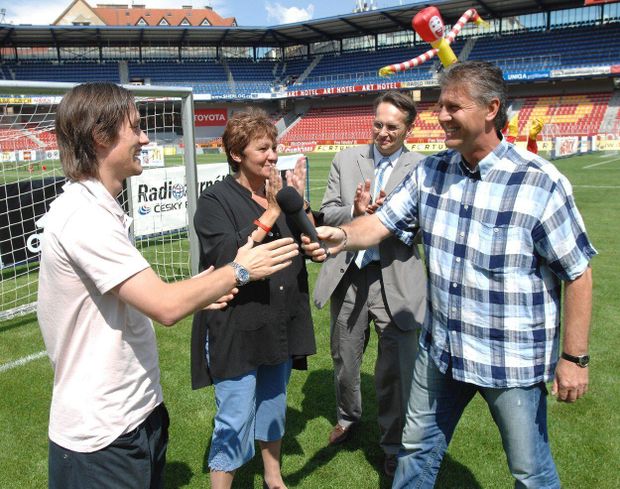 Tomáš Rosický s Jozefem Chovancem na McDonalds Cupu v roce 2007 Tomáš Rosický s Jozefem Chovancem na McDonalds Cupu v roce 2007