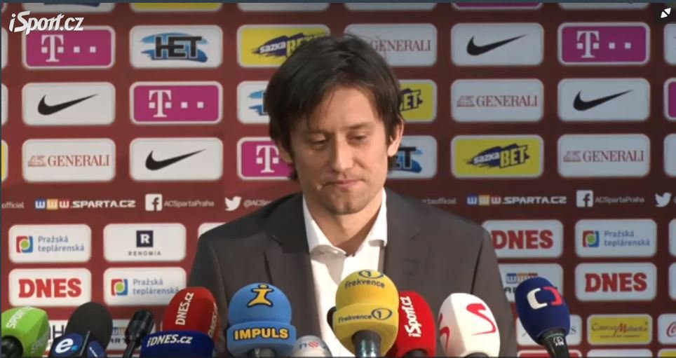 2017: Tomáš Rosický ukončil na tiskové konferenci kariéru