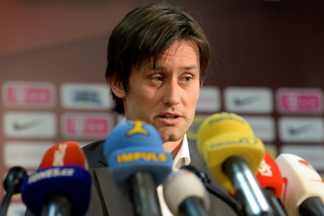 Tomáš Rosický ukončil na tiskové konferenci svou bohatou fotbalovou kariéru