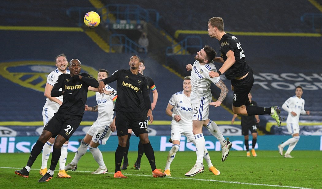Tomáš Souček slaví gól v Leedsu
