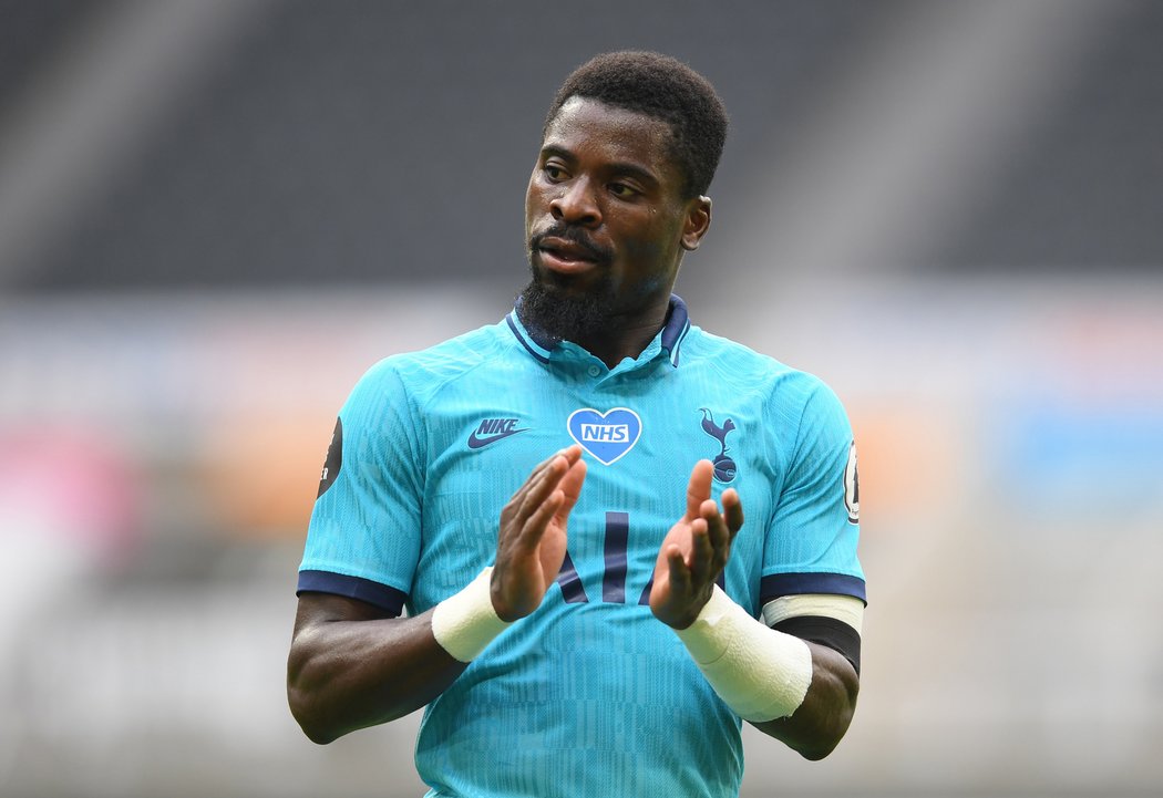 Obránce Tottenhamu Serge Aurier hrál dva dny po smrti bratra