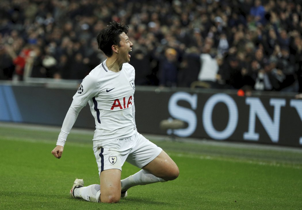 Son Heung-min se raduje z úvodního gólu