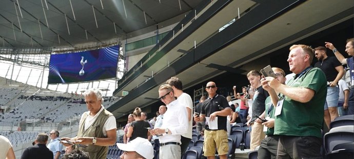 Tottenham otevřel svůj nový stadion pro diváky.