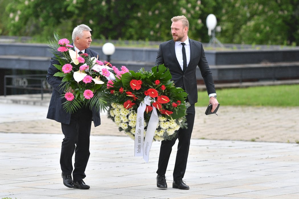 Delegace FAČR na pohřu Josefa Šurala