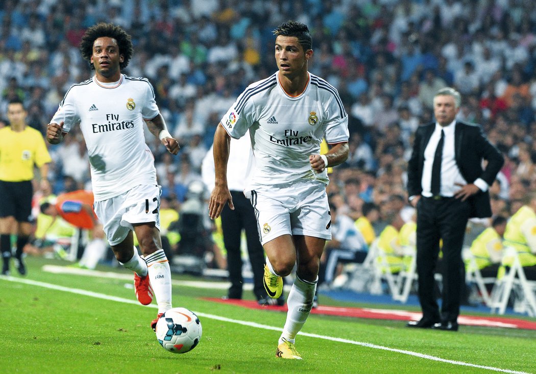 Hvězdy Realu Madrd Marcelo a Ronaldo pod dohledem trenéra Ancelottiho