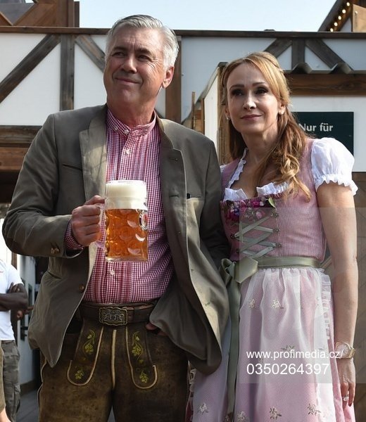 Během angažmá v Bayernu Mnichov okusil trenér Ancelotti i pivo během Oktoberfestu