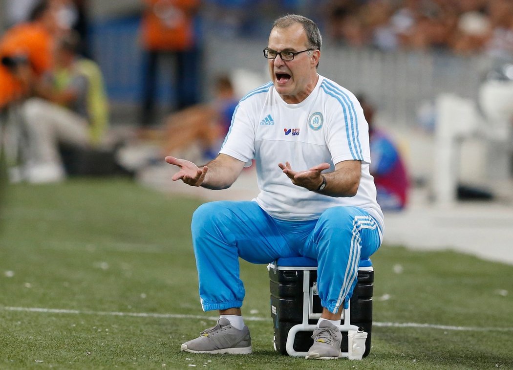 16. místo - Průkopník formace 3-3-3-1 Marcelo Bielsa trénoval Marseille, Lazio, Argentinu i Chile, teď je bez práce