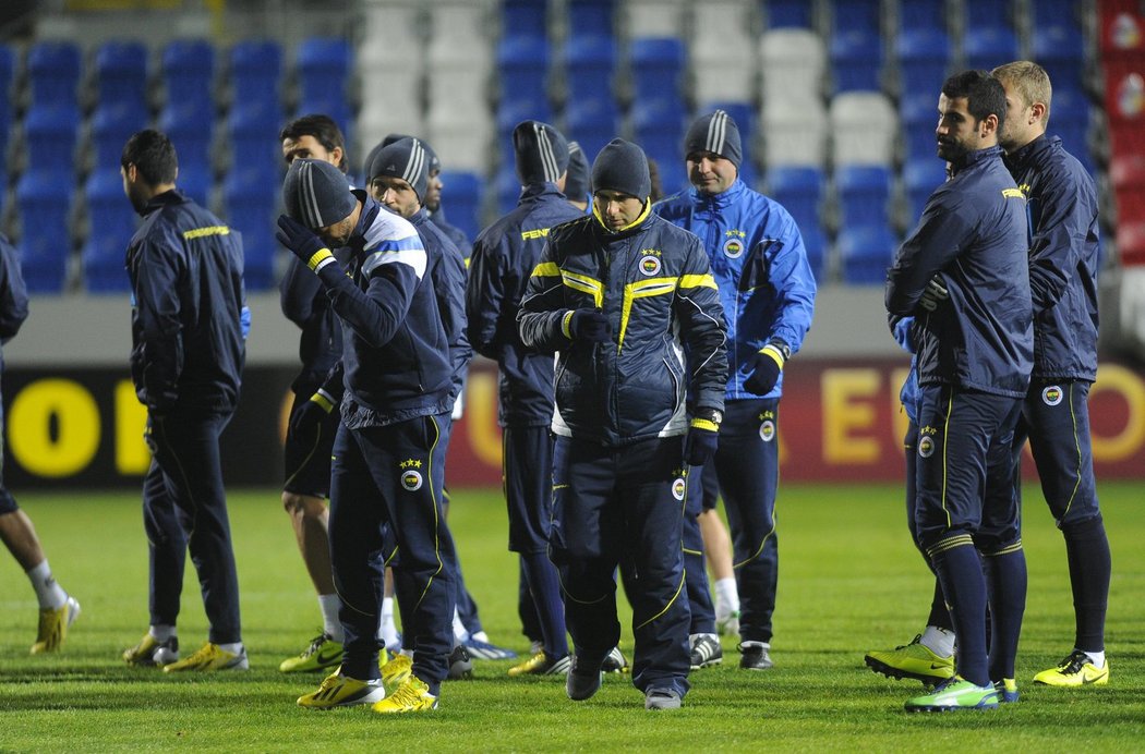 Turečtí soupeři Plzně. Fotbalisté Fenerbahce se ve středu večer připravovali na střed se Západočechy