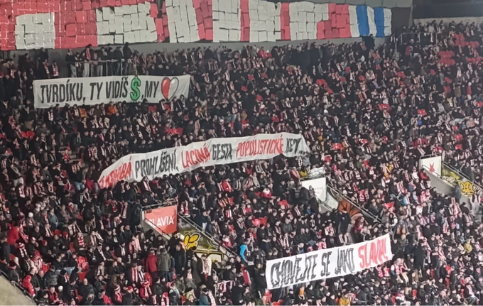 Bojkot v Edenu zrealizován! Tvrdíku, ty vidíš peníze, my srdce, vzkázali slávisté Bojkot v Edenu zrealizován! Tvrdíku, ty vidíš peníze, my srdce, vzkázali slávisté